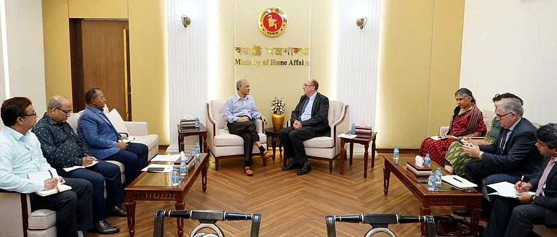 The United Nations fact-finding team members calls on home affairs adviser Lt Gen (retd) Jahangir Alam Chowdhury at his secretariat office on 27 August 2024